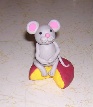 mouseoncheese2.jpg